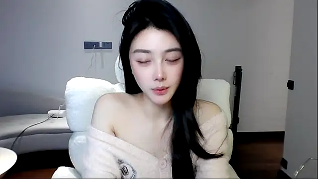 美女MedeLineayr在线直播