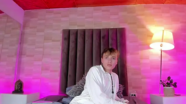 Isaac_Grey's live cam