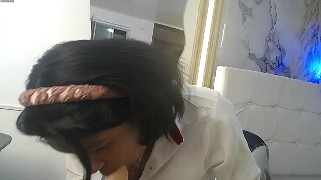 Live solo webcam of _Isabel0