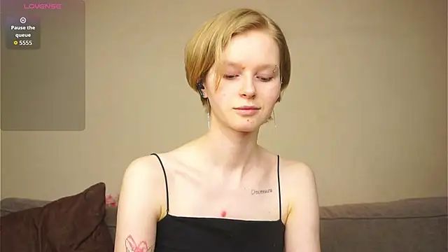 ToyaPletz live sex cam