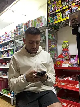 JuanZapata33 live sex cam