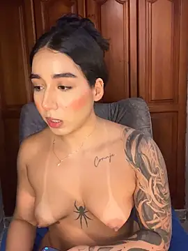 Webcam Model (KaditaNavarro)  is live.Free join now!