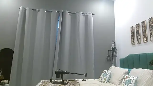 HazelSkyesChat webcam