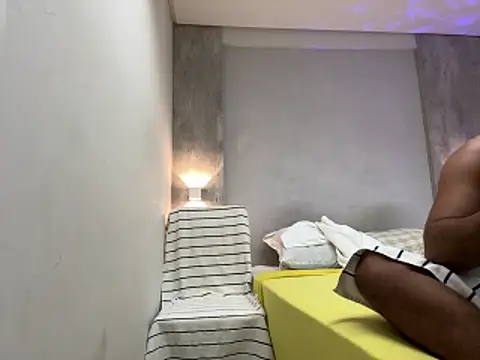 CasadoLutadorBigStuds webcam