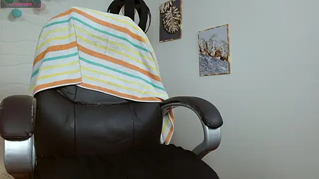 draxblade09 (M twink) - oil on my buttocks