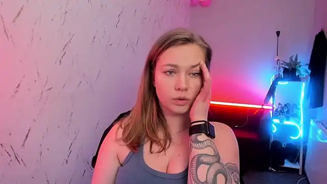 holly_xglam - Holly_xglam's free webcam - UK Sex Cams