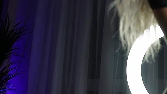 blondie_muller (F teen) - Make my body shiver