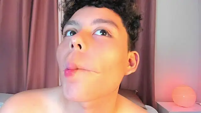 chico_medusa (M twink) - show ass in misisonary and jerk off