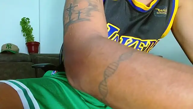 skinny23cm - Skinny23cm's free webcam - UK Sex Cams