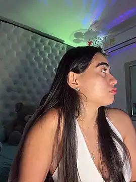 zarahevans (F young) - position 4+ rub clitoris