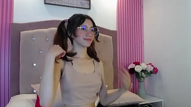 marinettelux - MarinetteLux's free webcam - UK Sex Cams