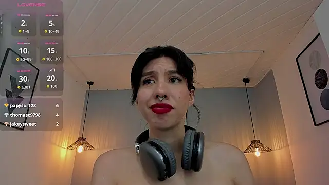 zoe-moreau (F teen) - 🦶🖤💦  Rub my feets + Spit my foots