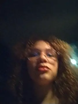 prettysquirt-pibev (F young) - My two friends play with my piercing tit