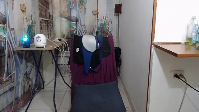 curly_greeneyed - Curly_greeneyed's free webcam