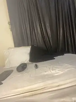 cardiebae89 (F milf) - Strip tease