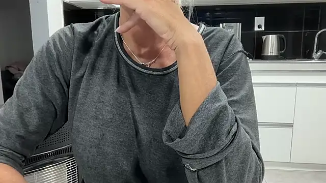 Reyna63 live cam profile