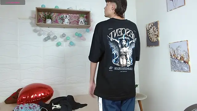 draxblade09 (M twink) - oil on my buttocks