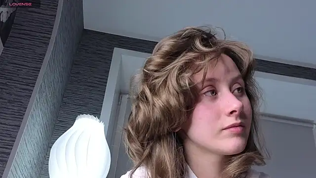 ethalbuffkin (F teen) - Doggy on my bed n rub my panty