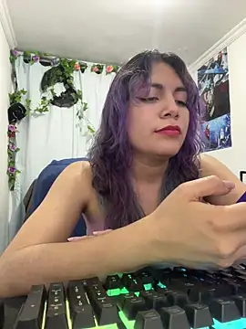 vaioletuwu - VaioletUwU's free webcam - UK Sex Cams