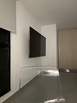 curlyierr (F young) - Show Boobs