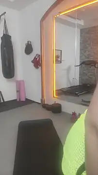 nude amateur cam Sarah Tomson