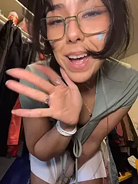 Webcam Model (Evie-Luna)  is live.Free join now!