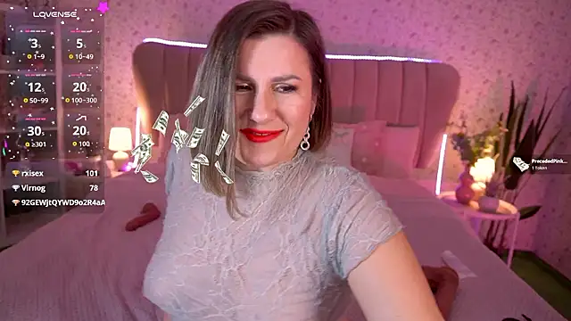 Live sex cam di KiraRoxx