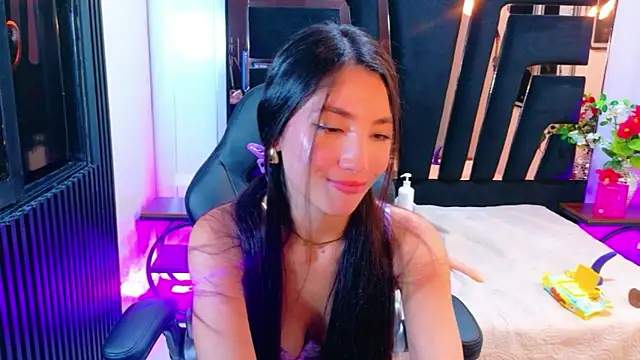 mialovelyn - MiaLovelyn's free webcam - UK Sex Cams