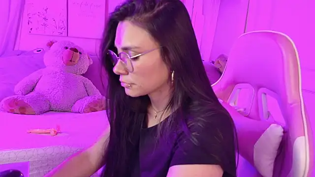 daenerysbm - Daenerysbm's free webcam - UK Sex Cams