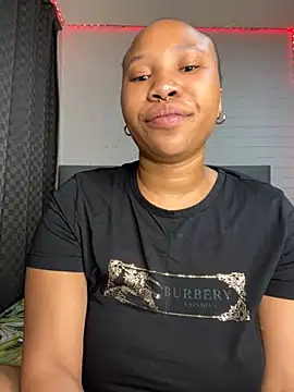 DrippinCaramelCutie webcam