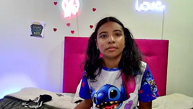 ellie_cute7 - Ellie_Cute7's free webcam - UK Sex Cams