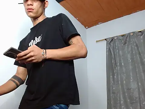 ethanchamo - Ethanchamo's free webcam - UK Sex Cams