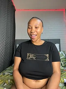 DrippinCaramelCutie webcam