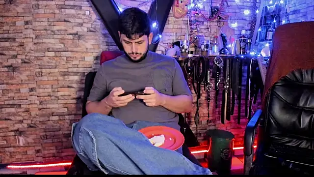 Liltildeman_moon webcam