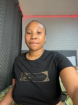 DrippinCaramelCutie webcam