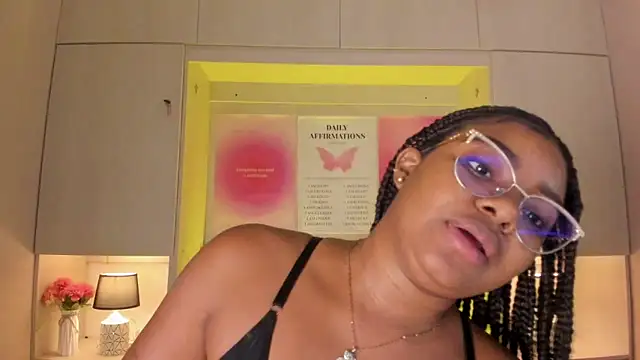 tamaraa_smiith - Tamaraa_smiith's free webcam - UK Sex Cams