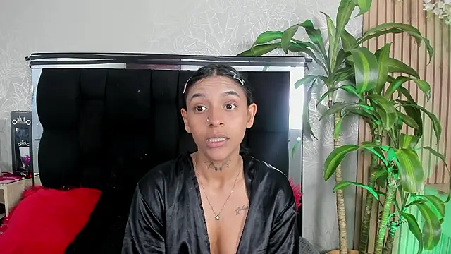 lesliepetit - LesliePetit's free webcam - UK Sex Cams