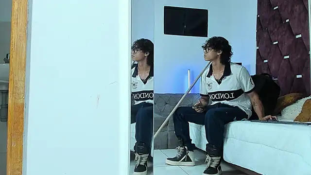 tonybenedetti - TonyBenedetti's free webcam - UK Sex Cams