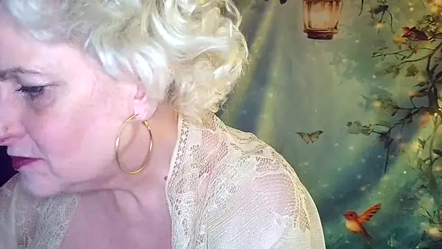 Blondie_the_librarian webcam