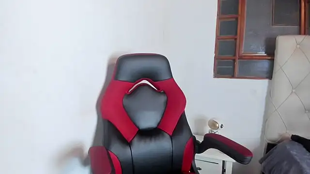 oliver_price1 - Oliver_price1's free webcam