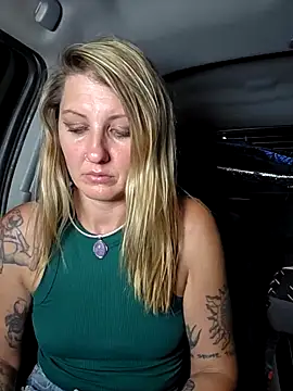 SheIsSomething webcam