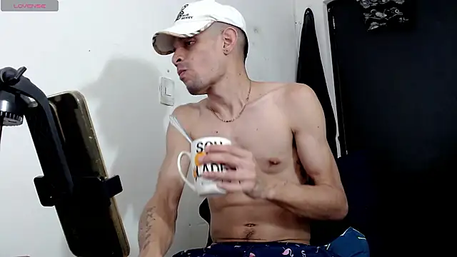 latinmonster26cm - LATINMONSTER26CM's free webcam - UK Sex Cams