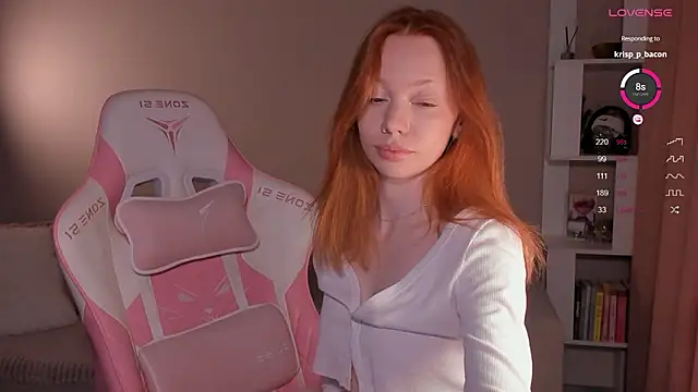 elisahsthetics (F teen) - pinch nips close-up