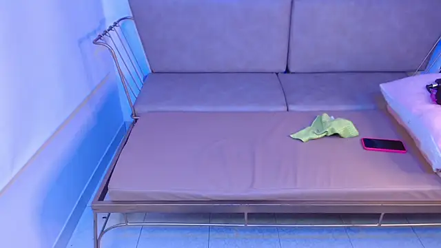 online video chat room Roxanne Vale