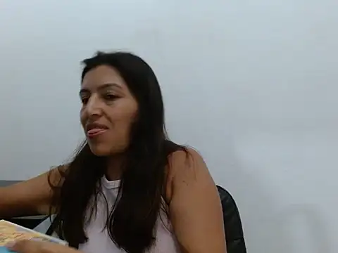 Live solo webcam of SarahFriendly