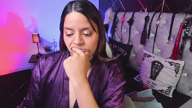 victoria__floyd (F young) - ✨Twisting nipples + slap x 20✨