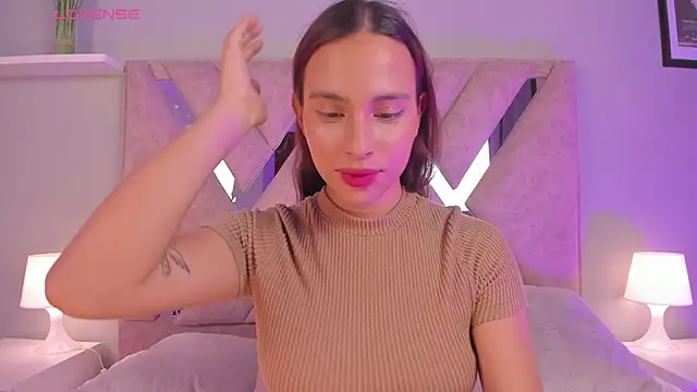 Live solo webcam of nova_silk