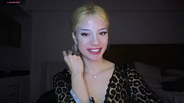 st_uirt - St_uirt's free webcam - UK Sex Cams