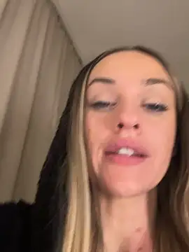 KatieCutieXooo webcam