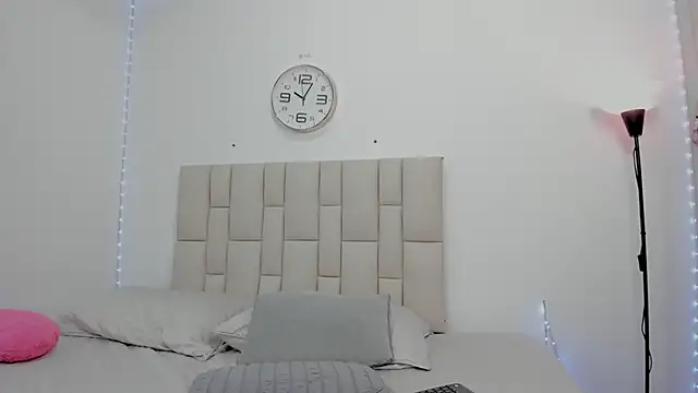 sofia_blosom - Sofia_Blosom's free webcam - UK Sex Cams